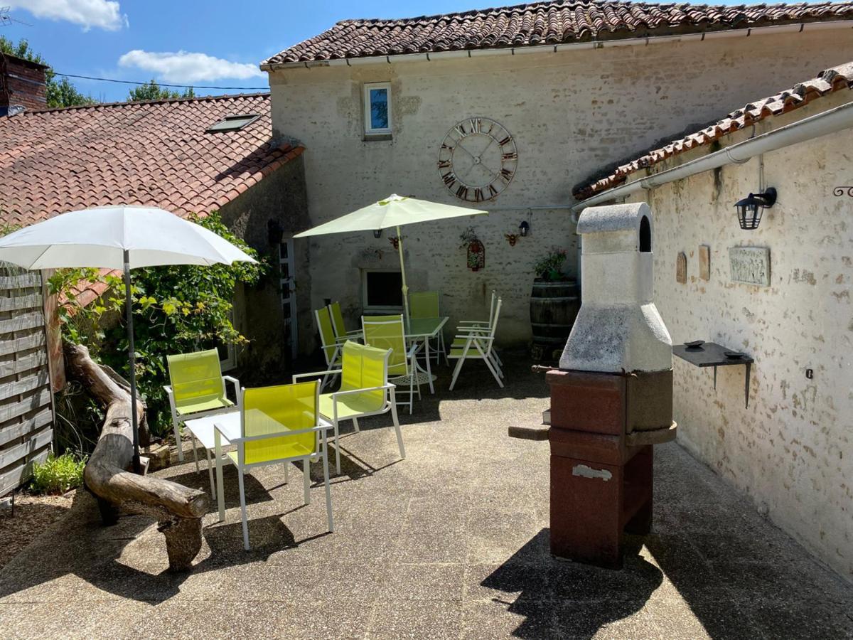 Le Gite Au Coin Des Abeilles La Caillère Buitenkant foto